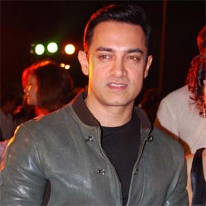 Aamir Attends Marriage Of His Staff Member