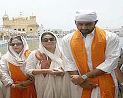 Junior Bachchan Does Kar Seva At Golden Temple