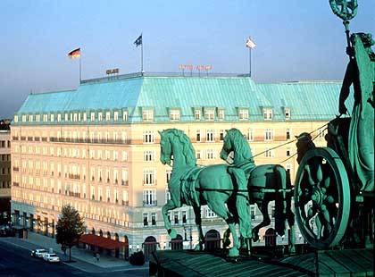 Berlin Hotel where Jackson dangled baby mourns star's deathBerlin Hotel where Jackson dangled baby mourns star's death