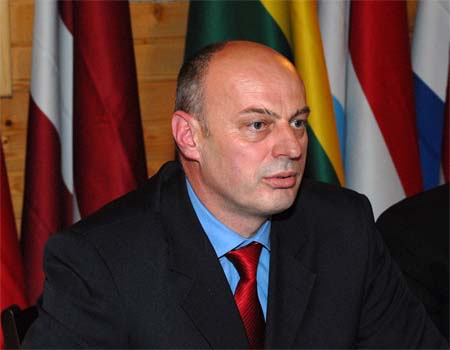 Kosovo ex-prime minister Ceku returns to Kosovo 