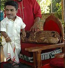 Indian comedian Ajay Kumar is world''s smallest actor
