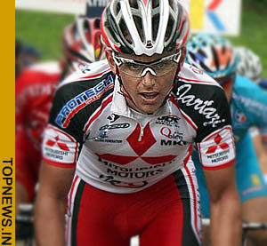 Davis retains Tour Down Under lead with stage win