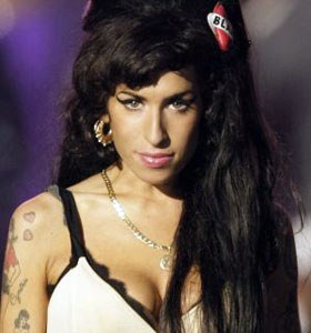  Amy Winehouse never too shy to celebrate  