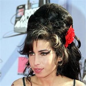 Amy Winehouse finds solace in poetry