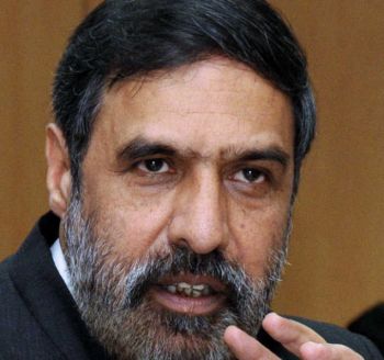 Anand Sharma hints FDI to wait for retail business