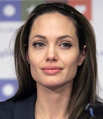 angelina jolie and brad pitt baby. Jolie did not collapse on