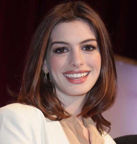 Hathaway sings Christmas carols