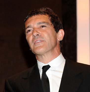 melanie griffith and antonio banderas. Banderas praises wife for