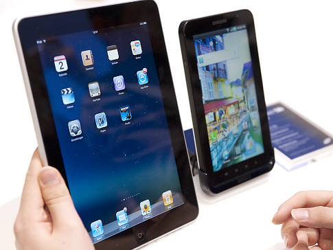 Samsung Galaxy Tablet continues to compete with Apple iPad