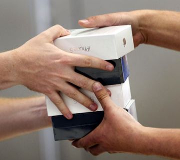 Apple sells over 5 million iPhone 5 units in 3 days; runs out of initial supply