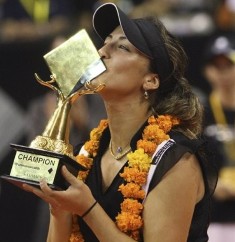 Bartoli quits final to hand Bali win to Rezai