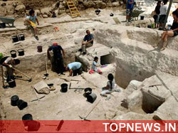 Archaeologists unearth Roman villa in English village