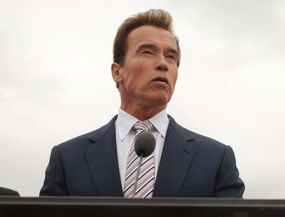 California Governor Schwarzenegger visits US troops in Iraq 