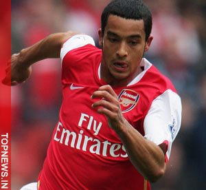 England winger Walcott out of Germany friendly with shoulder injury