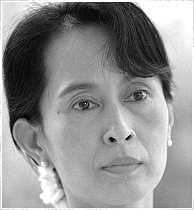 Myanmar court lets reporters hear verdict on Aung San Suu Kyi