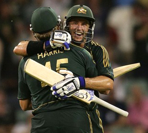Australia defeats Pakistan by 2 wickets