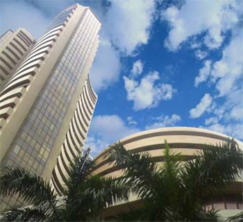 Fall in US Debts Lead to Major Drop in BSE Sensex and 50-unit S&P CNX Nifty