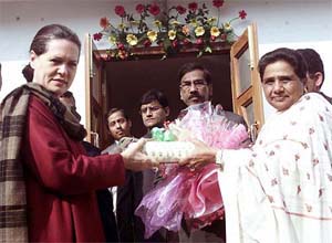Mayawati, Sonia Gandhi