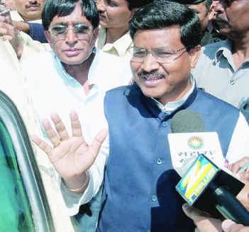 Marandi shifts rail cost blame to BJP