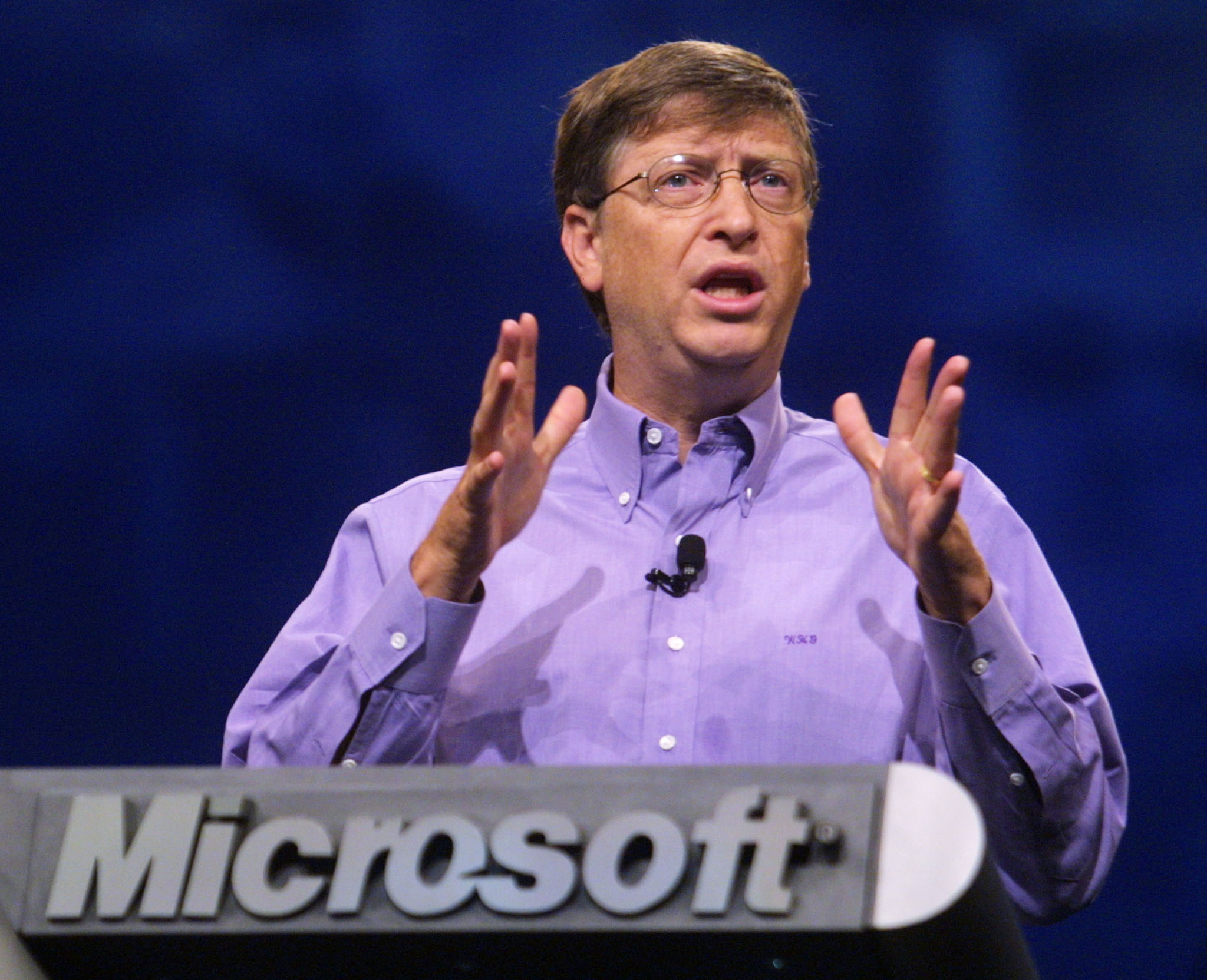 Kisah Bill Gates: Dilempari Botol Hingga Sukses Kaya Raya!