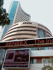 Sensex below 18,000 as selling intensifies