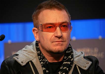 Gracious Bono waits 90 minutes for a table