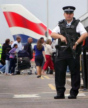 Brit police arrest 3 men accused of terror...