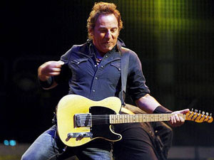Bruce Springsteen's ''Working On A Dream'' tops UK albums chart