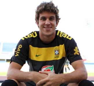 Brazil defender Uvini ready for Santos debut