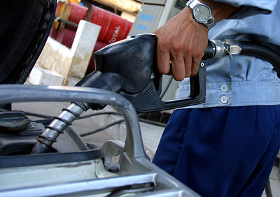 Crude Oil Declines with mounting dollar price