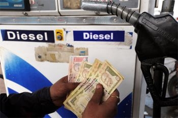 Madras HC orders oil companies to stop dual pricing