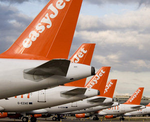 Easyjet reports sharp drop in profits for 2008/2009