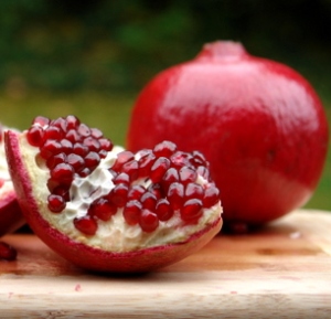 Eating pomegranate can help curb your hunger pangs 