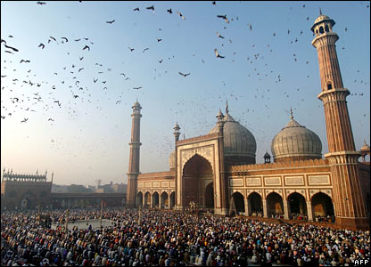 Muslims shun elaborate Eid celebrations following Mumbai attacks