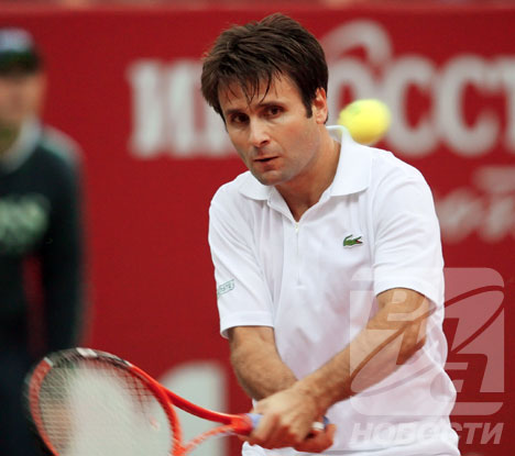 Santoro Storms Into The Second Round