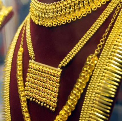 Gold a shade higher in futures trade on global cues