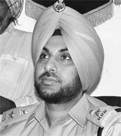 Mohali, Dec 4 : Police chief of this Punjab district <b>Gurpreet Singh Bhullar</b> <b>...</b> - Gurpreet-Singh-Bhullar