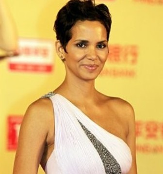 Halle Berry feels like a “man in drag” in heavy make-up!