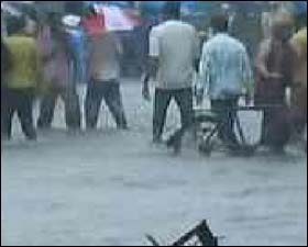 Heavy rains lash Agra