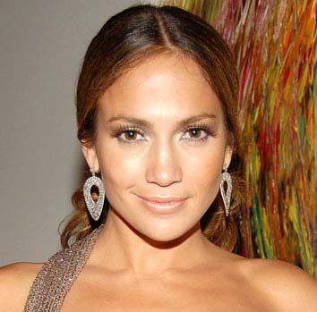JLo cuts her face’s ‘cake-version’ on 40th b’day