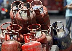 Govt. refuses to extend Aadhaar-LPG deadline