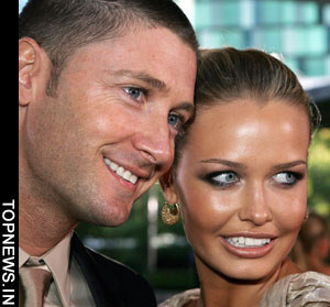 Lara Bingle jets off to South Africa to be with Michael Clarke