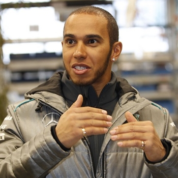 Lewis Hamilton travels to chilly mountains for active break 