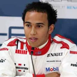 Lewis to stay on at McLaren