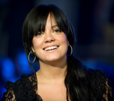Lily Allen pulls out of