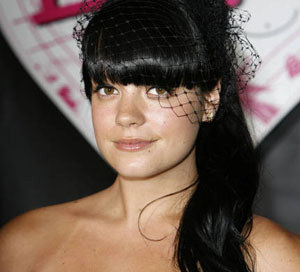 Lily Allen backs out of illegal download debate