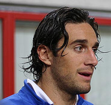 Luca Toni back in Munich training - set to play in Wolfsburg 