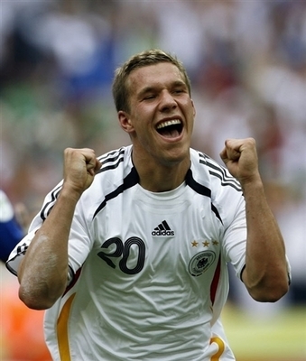 Podolski to escape sanctions after Ballack row 