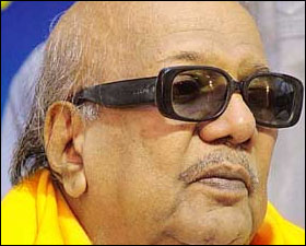 Karunanidhi meets Manmohan Singh, Sonia Gandhi