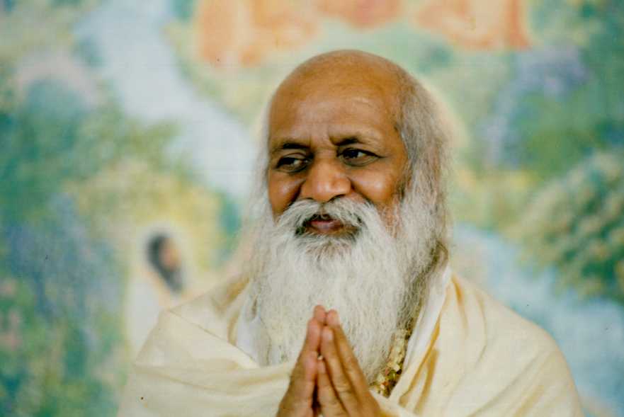 Ashes of Beatles' guru Mahesh Yogi immersed in Allahabad